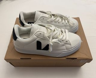 Zapatos Veja Blancos y Negros
