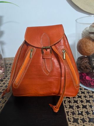 Mochila de cuero artesanal naranja