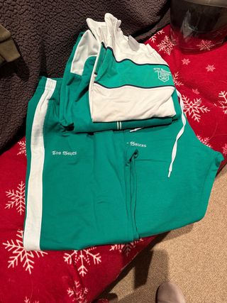 Chándal ,camiseta  y polo Los Sauces