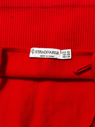 Top rojo de tirantes