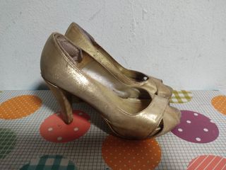 Tacones dorados talla 35 - gratis