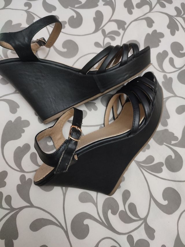 Sandalias de cuña negras