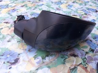 Espejo retrovisor izquierdo de un seat león. 