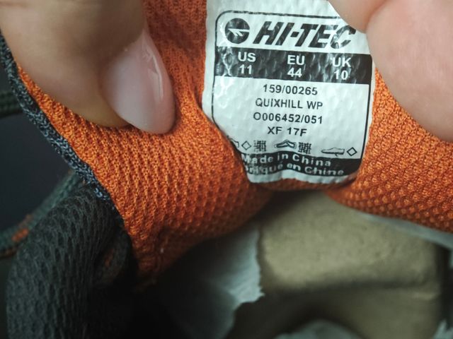 Scarpe da allenamento grigie e arancioni