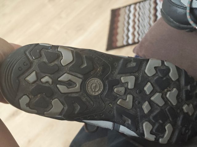 Scarpe da allenamento grigie e arancioni