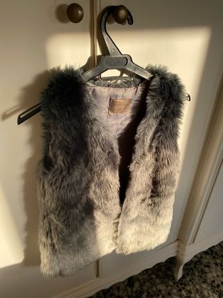 Chaleco pelito Zara niña gris talla 9/10