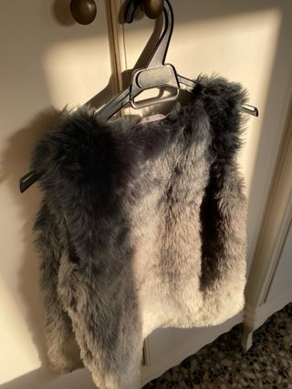 Chaleco pelito Zara niña gris talla 9/10