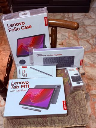 Lenovo Tab M11 con accessori