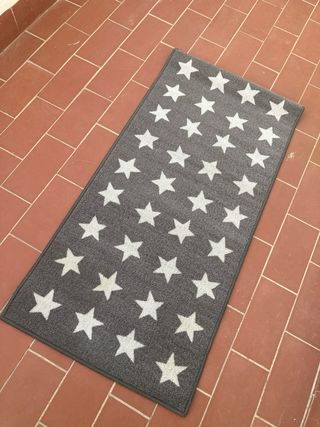 Alfombra estrellas gris rizos algodón
