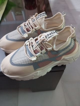 Zapatillas Running Beige y Multicolor