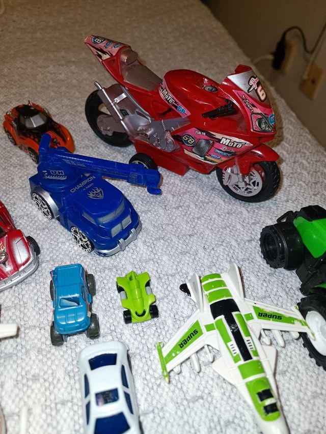 Lote de Coches y Aviones de Juguete