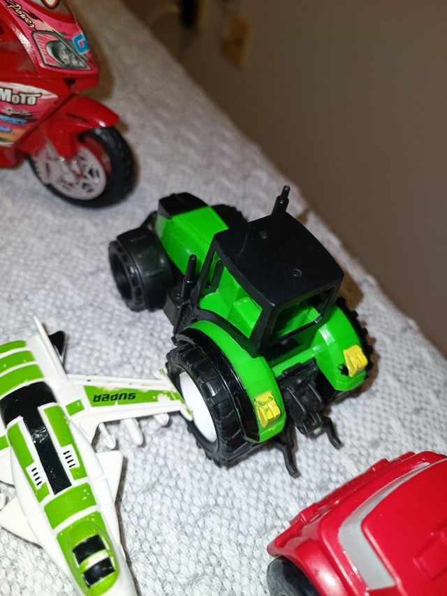 Lote de Coches y Aviones de Juguete