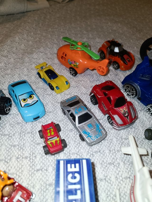 Lote de Coches y Aviones de Juguete