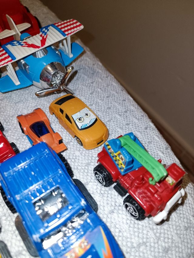 Lote de Coches y Aviones de Juguete