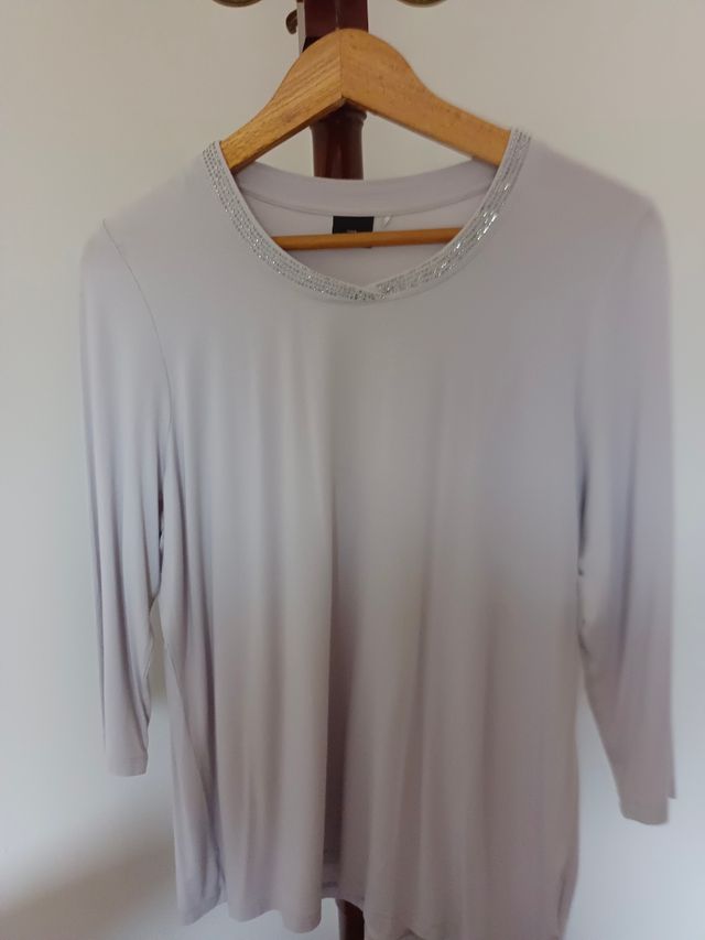 Blusa CANDA gris con pedrería ,