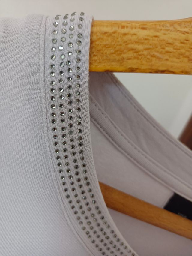 Blusa CANDA gris con pedrería ,