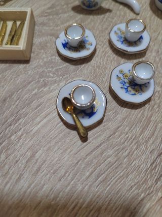 Miniatura vajilla y cubertería