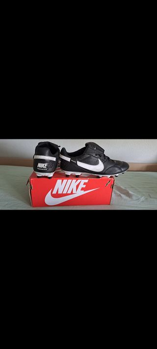 Botas de fútbol Nike Premier II FG Negras. N-42