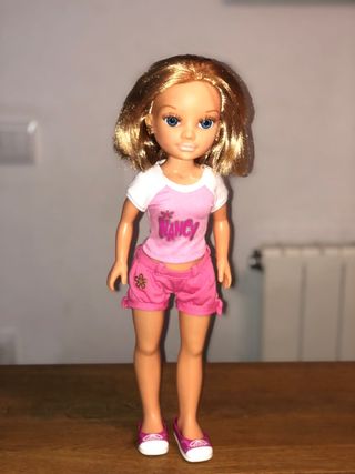 Muñeca Nancy con 2 conjuntos de ropa