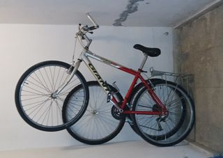 Bicicleta Giant Boulder Roja y Plateada
