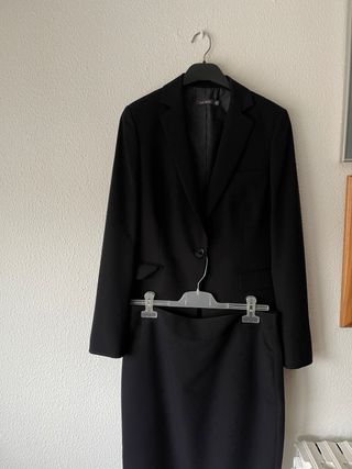 Traje negro americana y falda