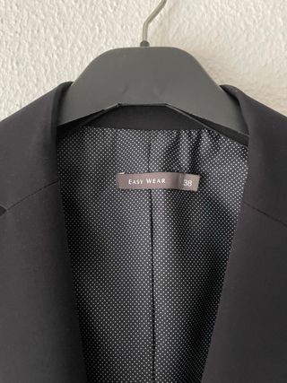 Traje negro americana y falda