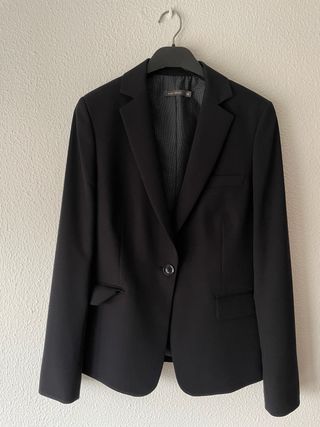 Traje negro americana y falda