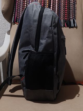 Mochila para portátil, libros y más.