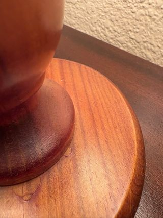 Lámpara de mesa de madera y tela