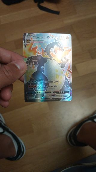 Charizard VMAX 330 HP Carta Pokémon