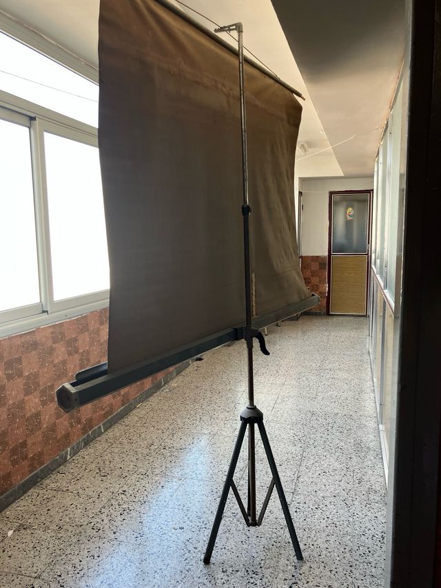 Pantalla Portátil Vintage Trípode