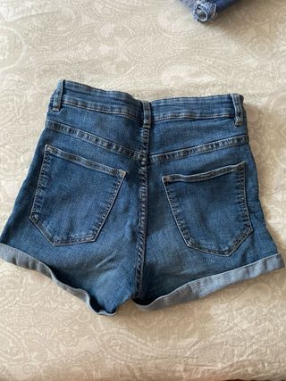 Pantalón vaquero corto