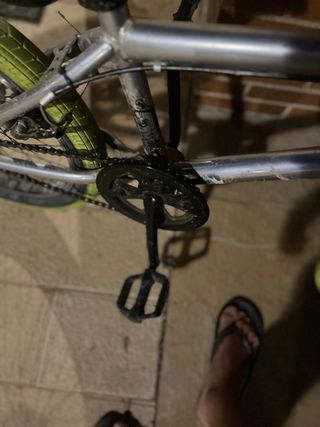 Bicicleta BMX plateada