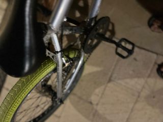Bicicleta BMX plateada