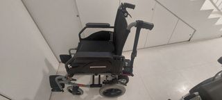 Se vende silla de ruedas con motor nuevo 