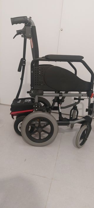 Se vende silla de ruedas con motor nuevo 