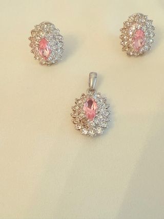 Conjunto de bisutería antigua con piedras rosas
