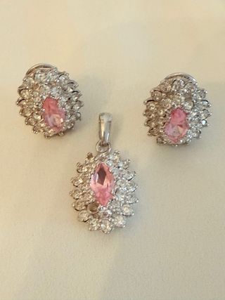 Conjunto de bisutería antigua con piedras rosas