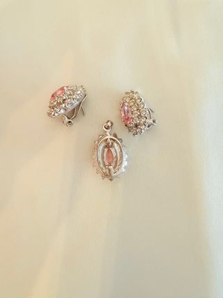 Conjunto de bisutería antigua con piedras rosas