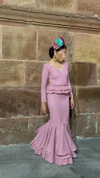 Traje de flamenca rosa con lunares