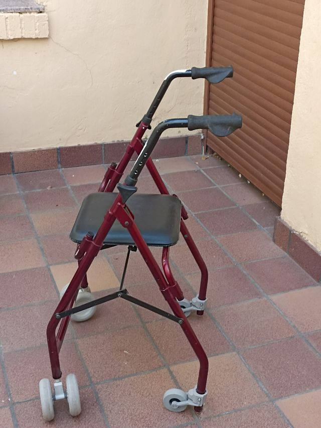 Andador Geriátrico con Asiento y Ruedas