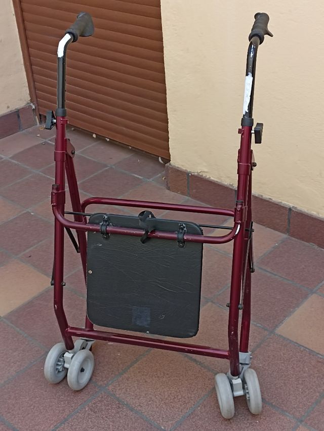 Andador Geriátrico con Asiento y Ruedas