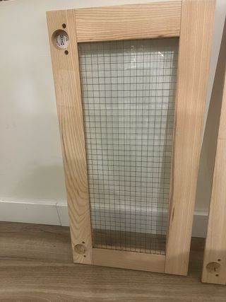 Dos puertas de marco madera y con cristal 