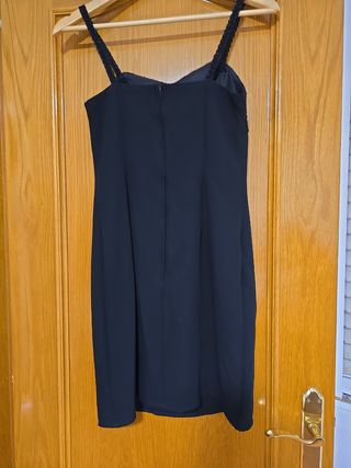 Vestido de fiesta negro con pasamanería brillante