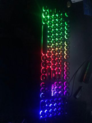 Teclado Gamer YOLPHA Multicolor