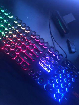 Teclado Gamer YOLPHA Multicolor
