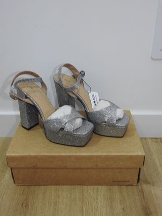 Tacones plateados plataforma