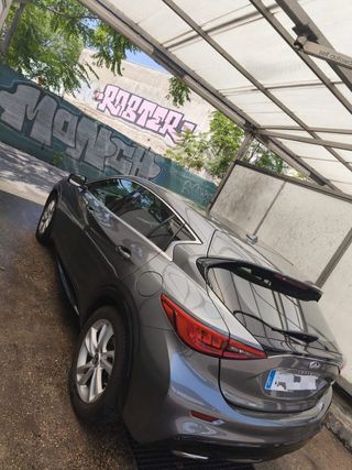 Infiniti Q30 2016
