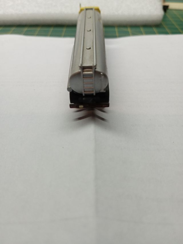 Camión cisterna a escala n.