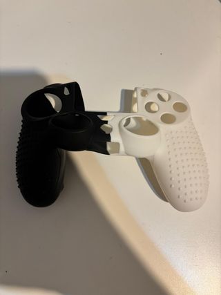 Mando PS4
 + Funda Negra y Blanca